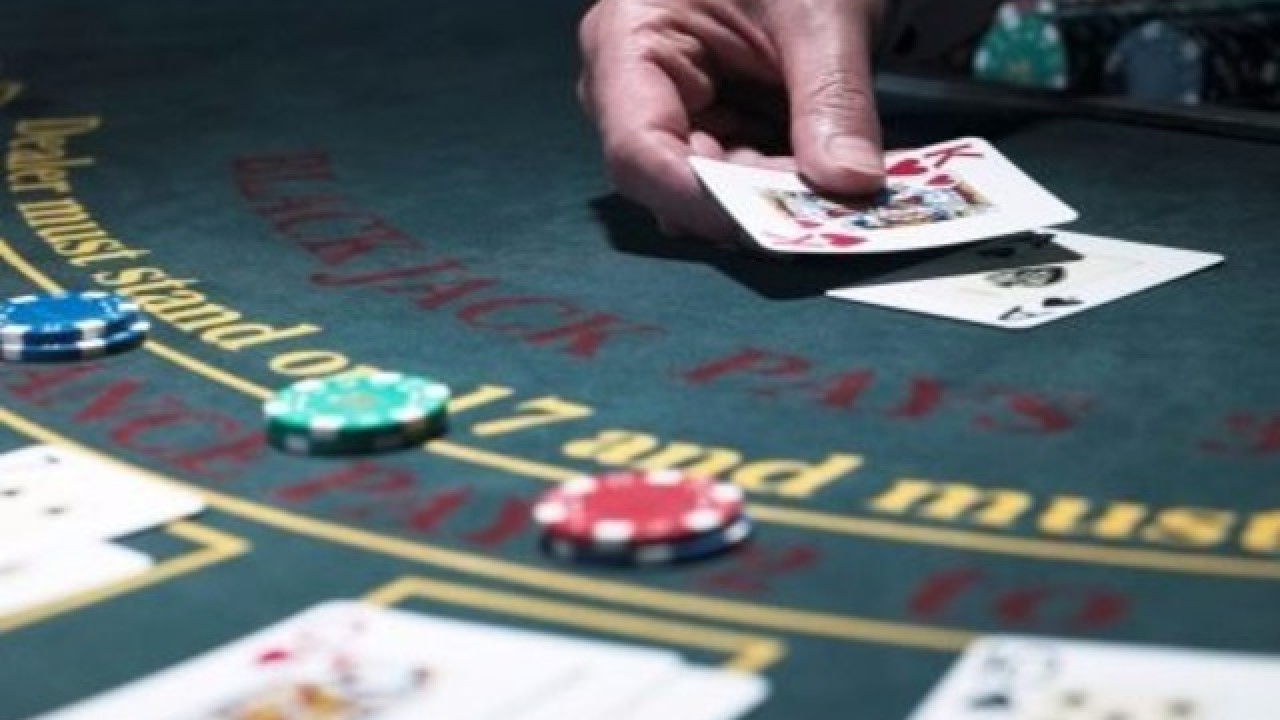 Play types of poker online games