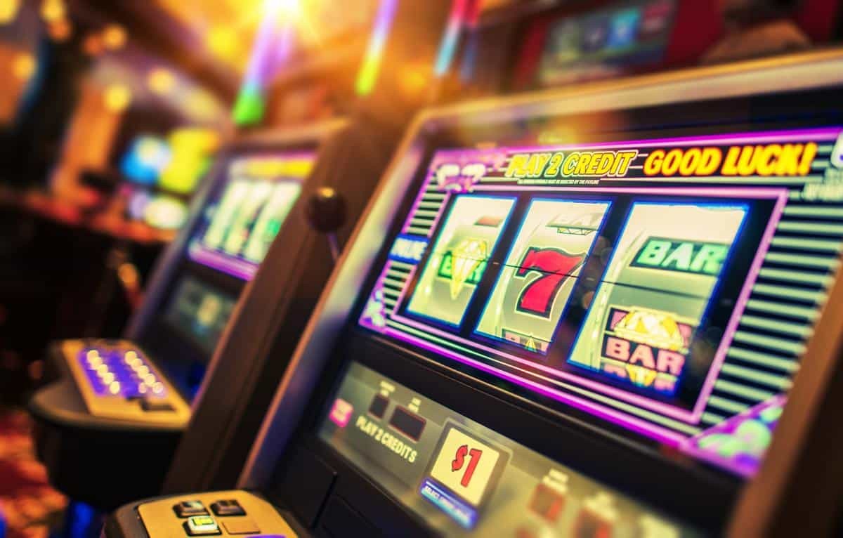 Why do People Play Free Online Slot Machine Games?